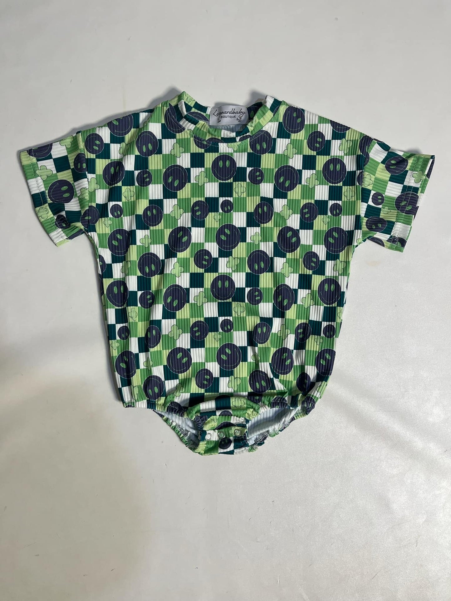 Ribbed smiley clover bubble