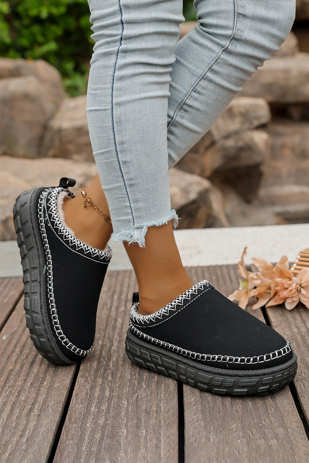 Black Contrast Stitch Detail Plush Winter Clog Slippers