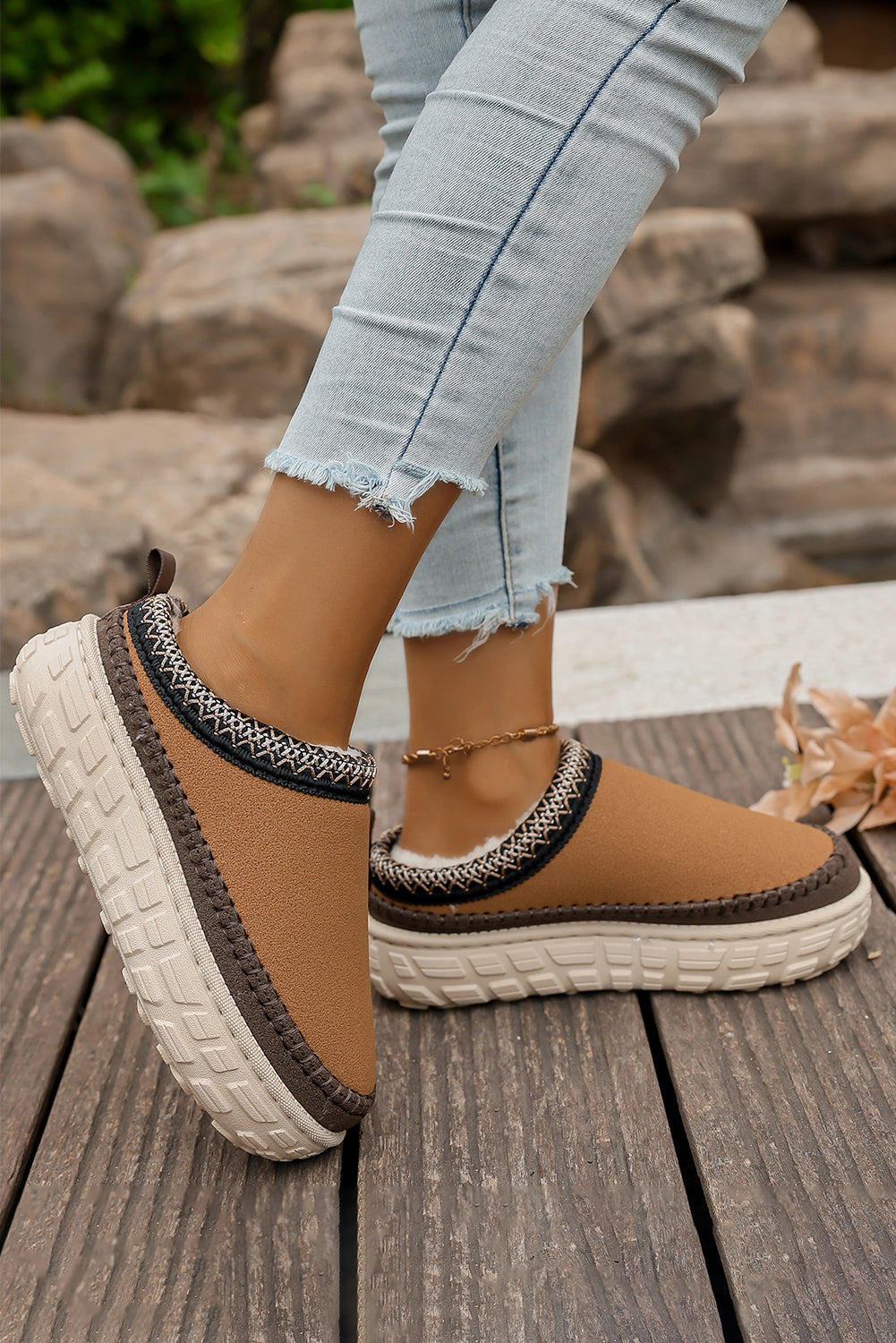 Black Contrast Stitch Detail Plush Winter Clog Slippers