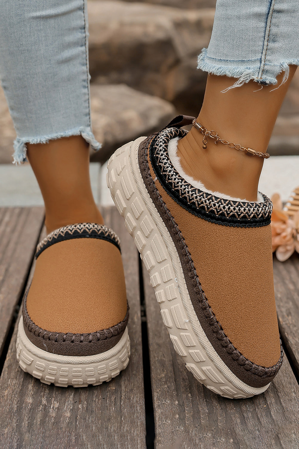 Black Contrast Stitch Detail Plush Winter Clog Slippers