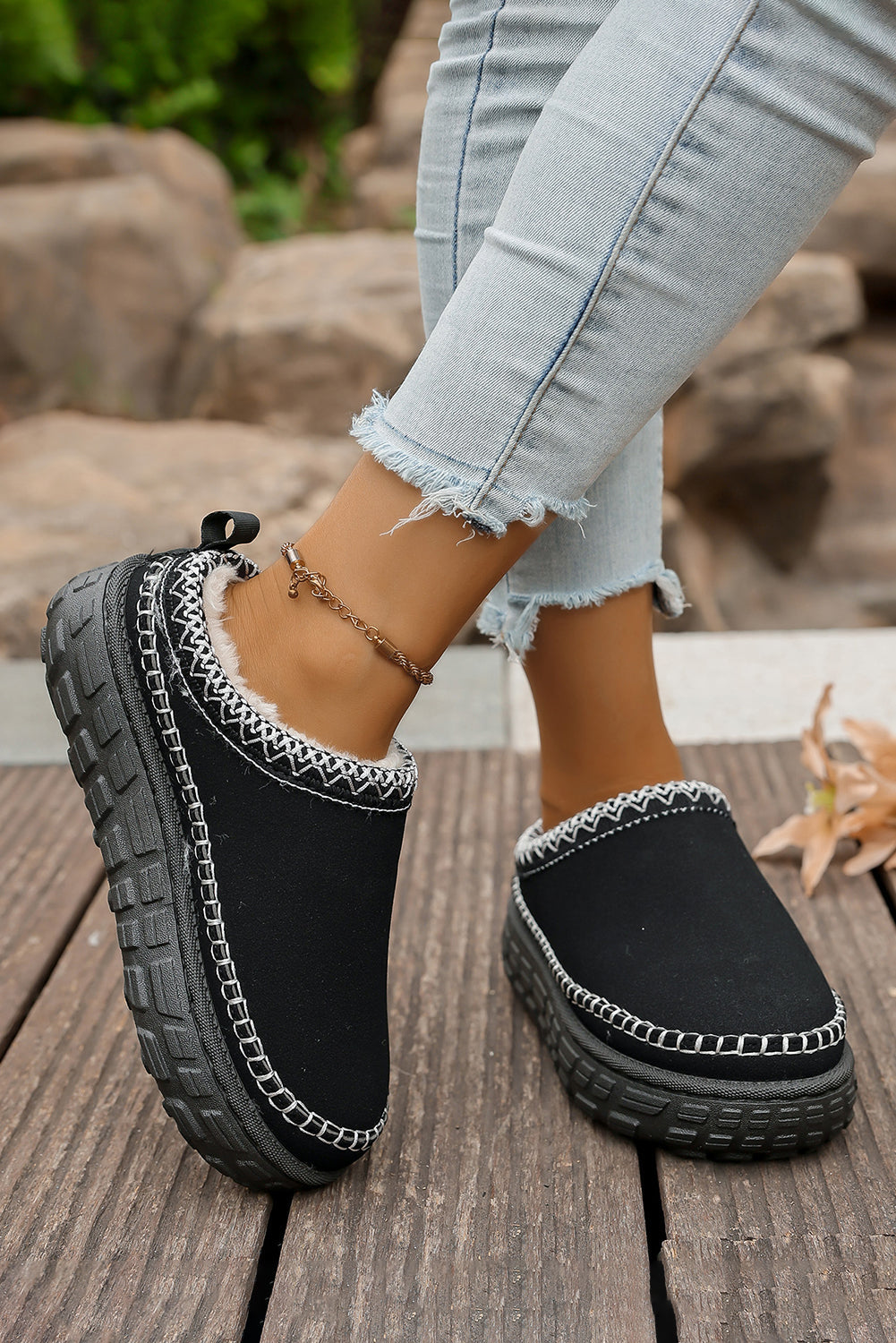 Black Contrast Stitch Detail Plush Winter Clog Slippers