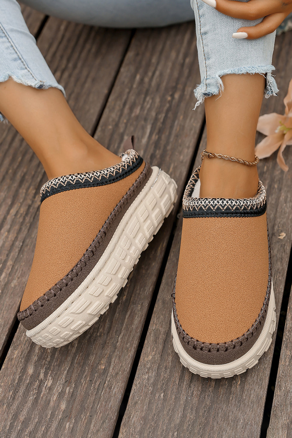 Black Contrast Stitch Detail Plush Winter Clog Slippers