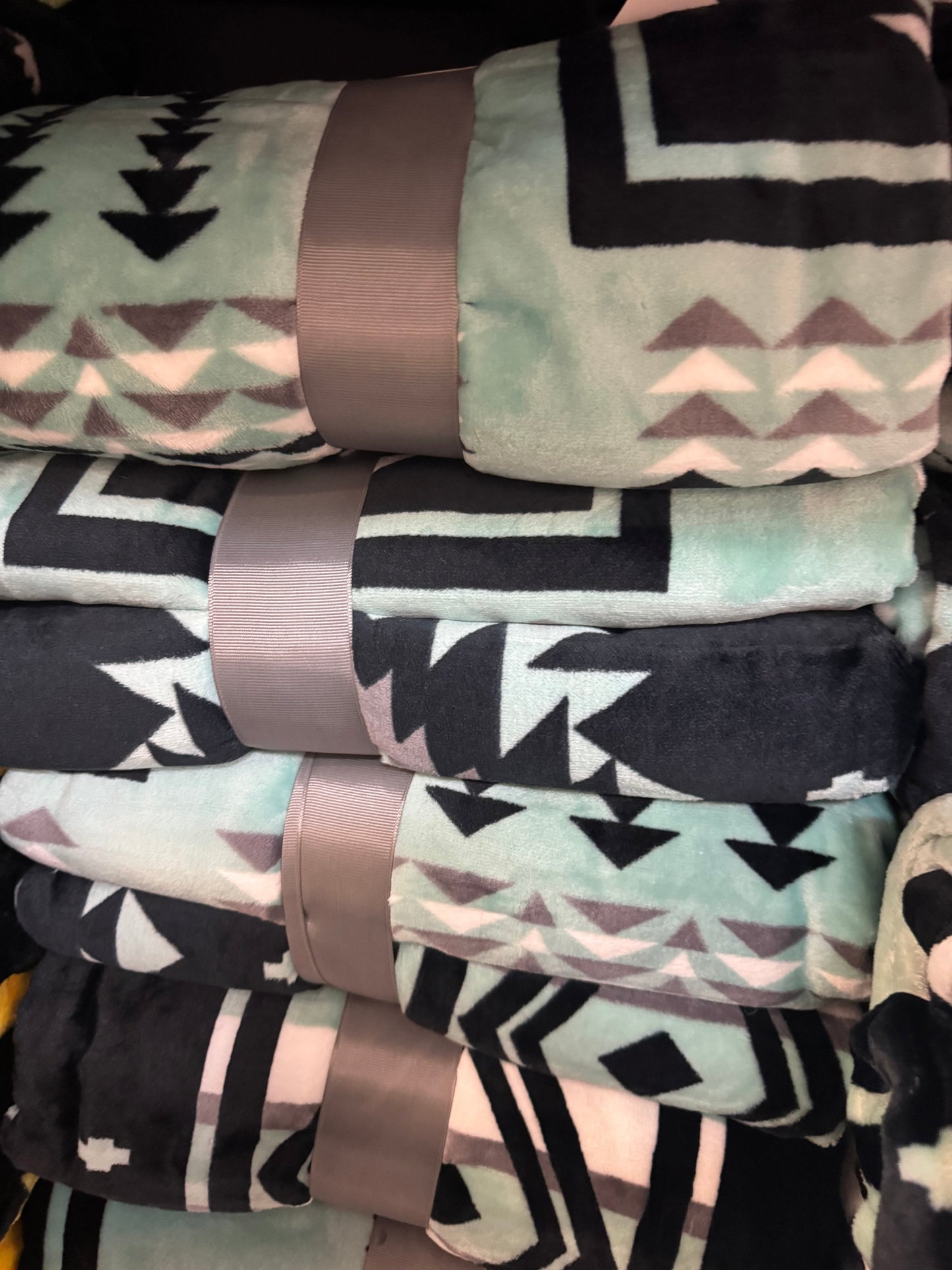 Veda Black & Teal Super Plush Blanket 93X88