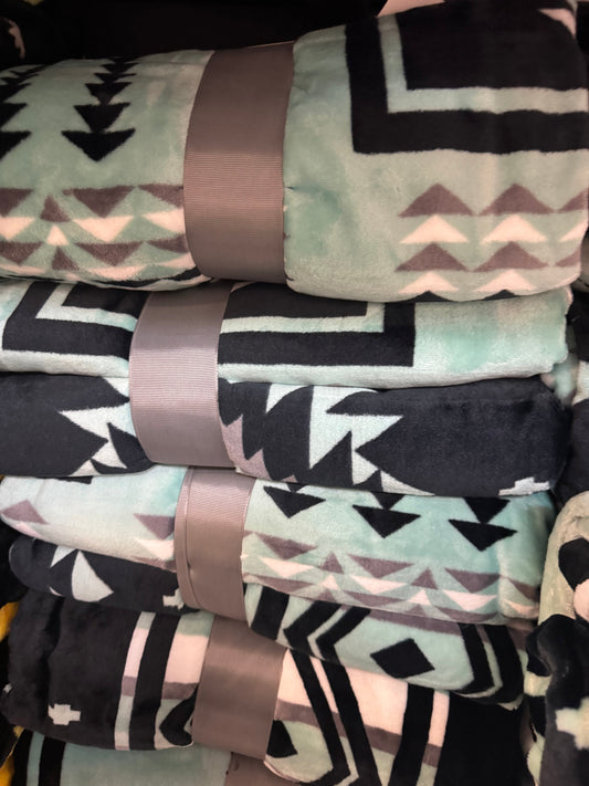 Veda Black & Teal Super Plush Blanket 93X88