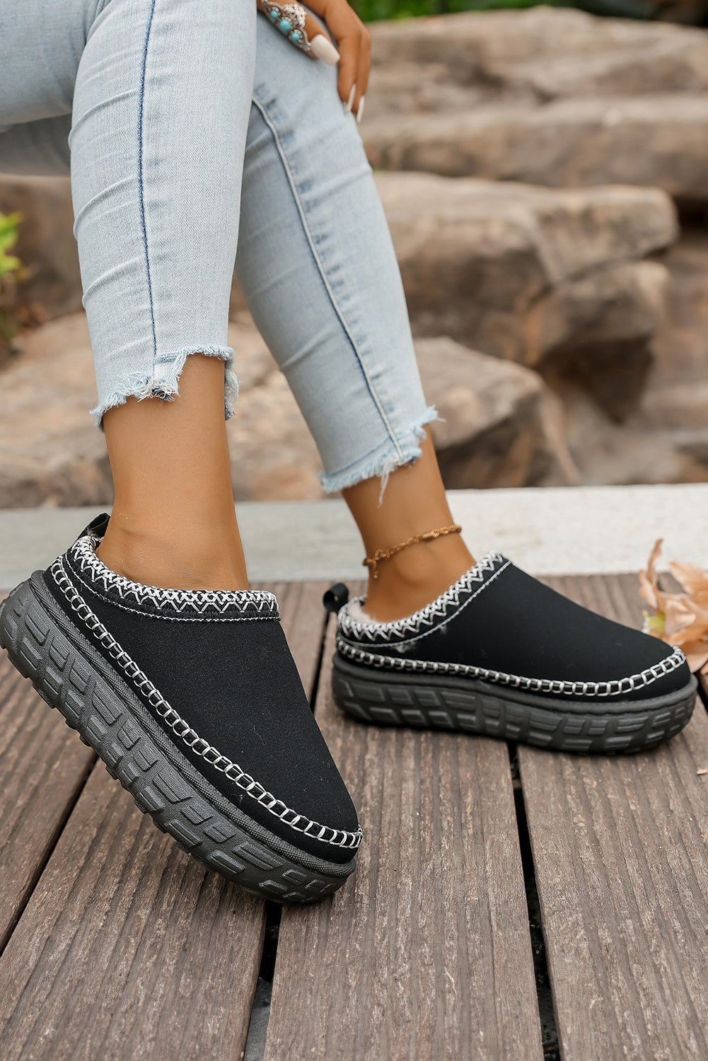 Black Contrast Stitch Detail Plush Winter Clog Slippers