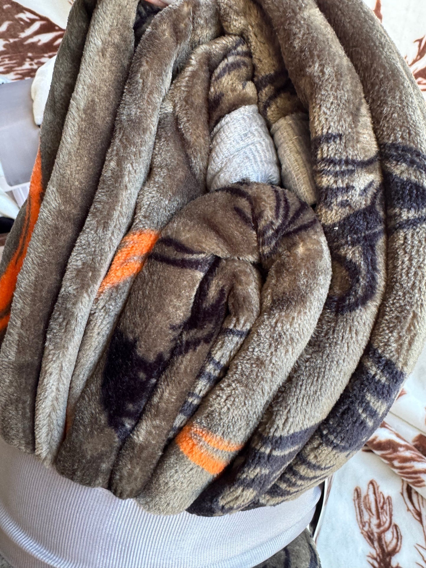 Forrest Green Punchy Super Plush Blanket  80X90