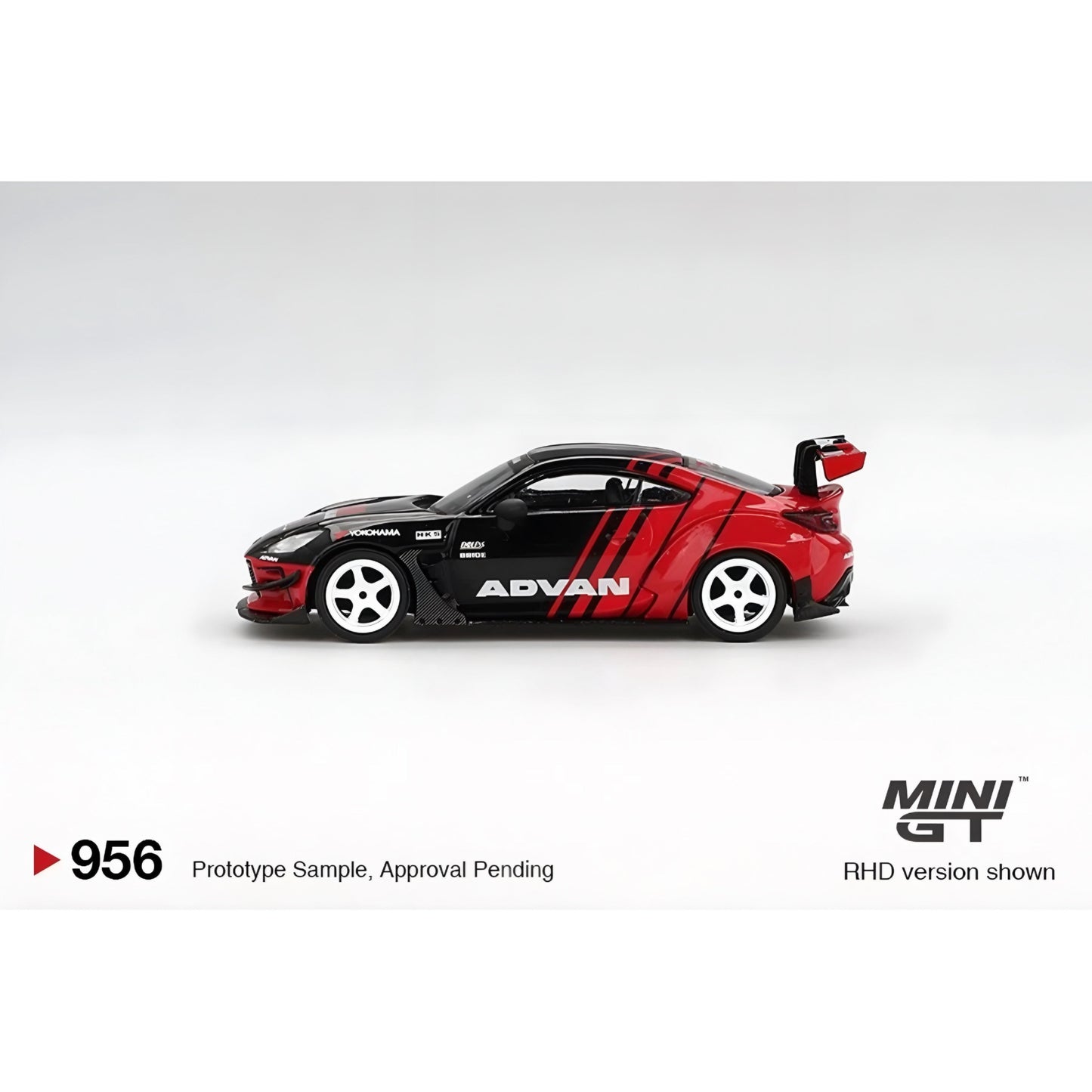 Mini GT 1:64 Toyota GR86 HKS TYPE R ADVAN 2022 Tokyo Auto Salon #956