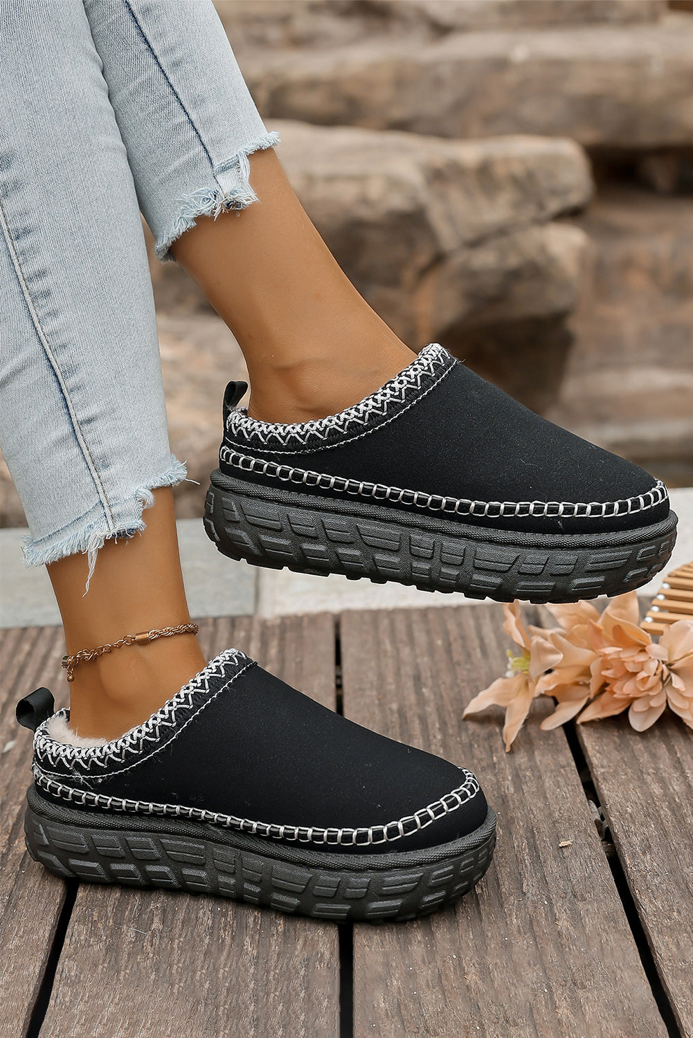 Black Contrast Stitch Detail Plush Winter Clog Slippers