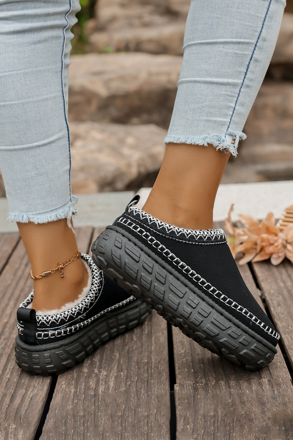 Black Contrast Stitch Detail Plush Winter Clog Slippers