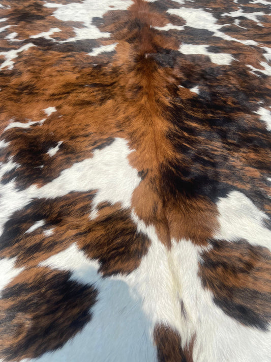 7’ Cowhide Tricolor Rug