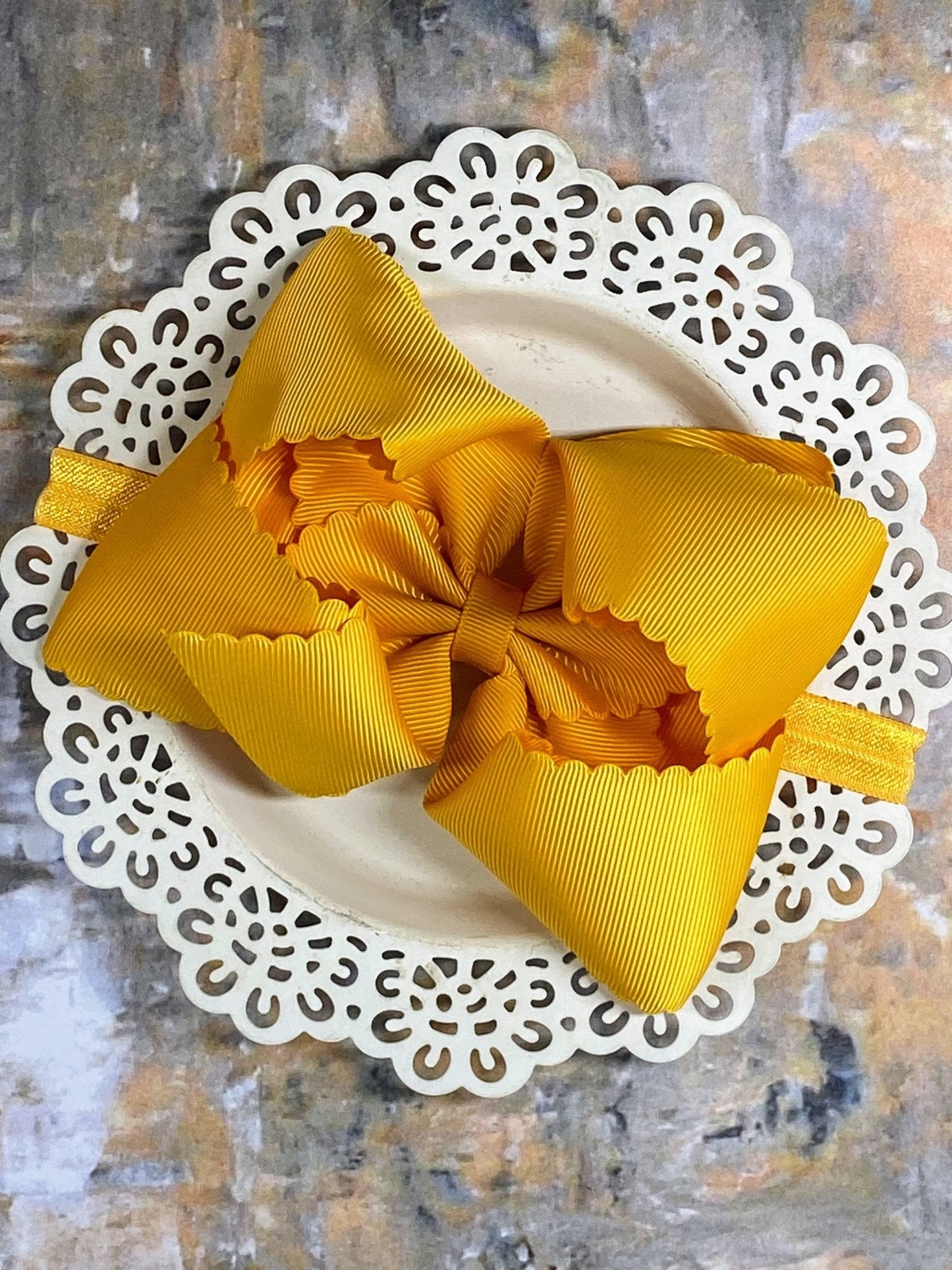 Oversize Scalloped Bow - Headband - 5.5"