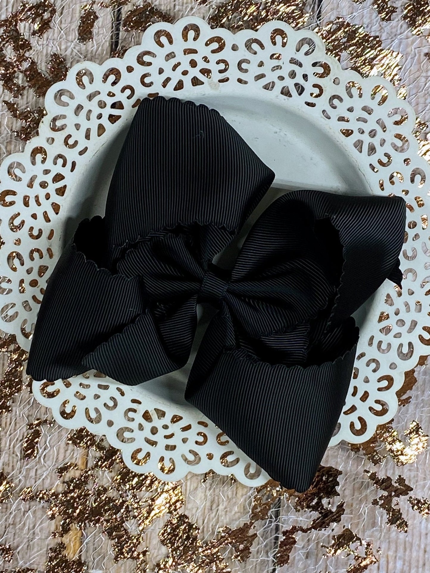 Oversize Scalloped Bows - Alligator Clip - 5.5"