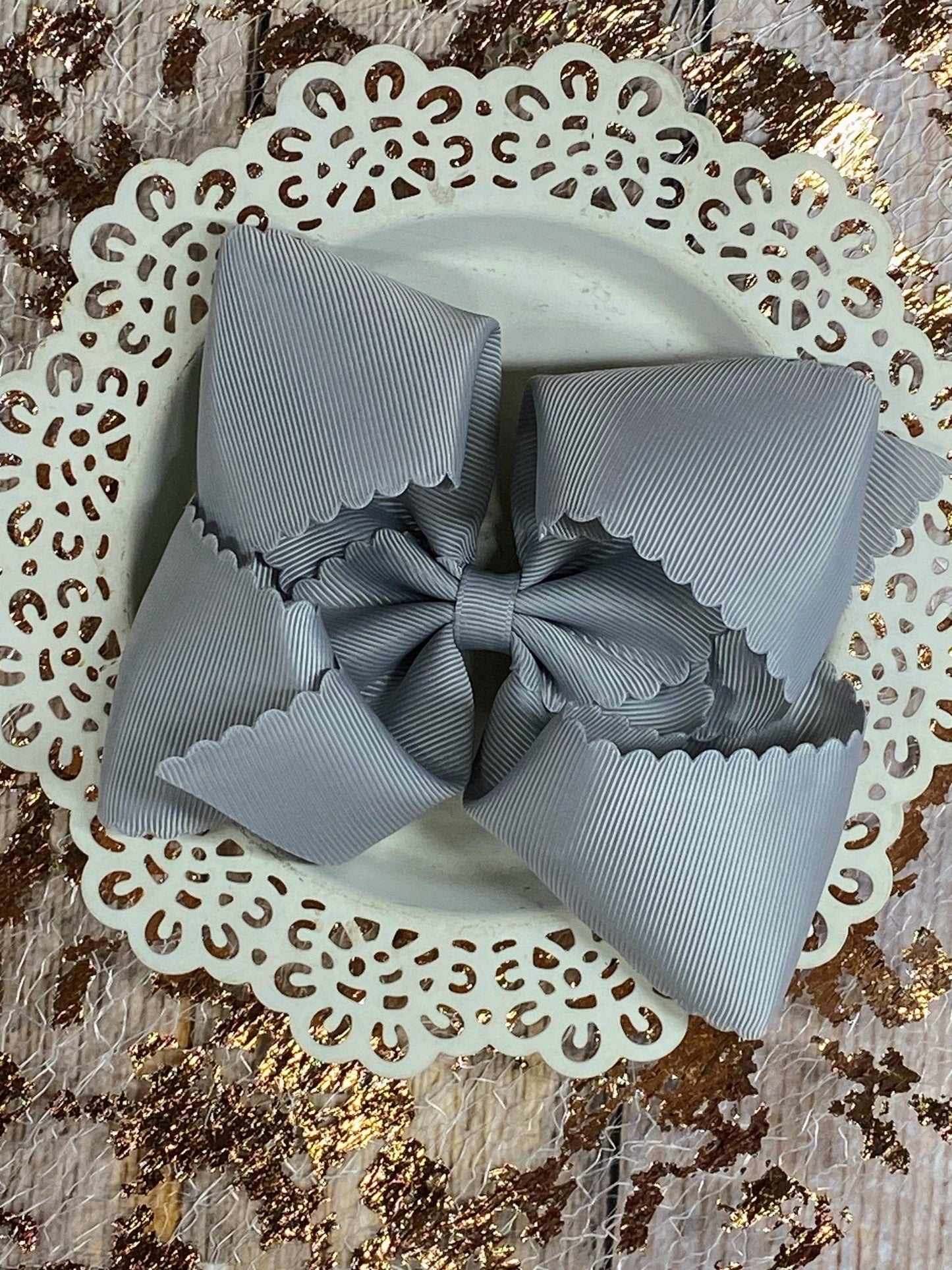 Oversize Scalloped Bows - Alligator Clip - 5.5"