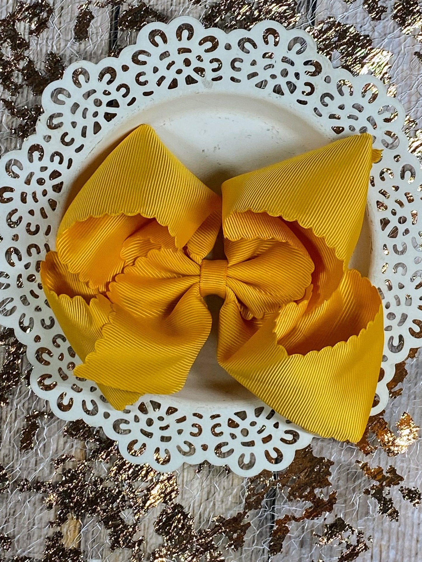 Oversize Scalloped Bows - Alligator Clip - 5.5"